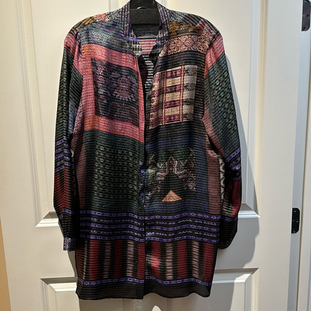 Etro Long Sleeved Silk Blouse with Metallic Gold Thread. Size 10. NEVER WORN